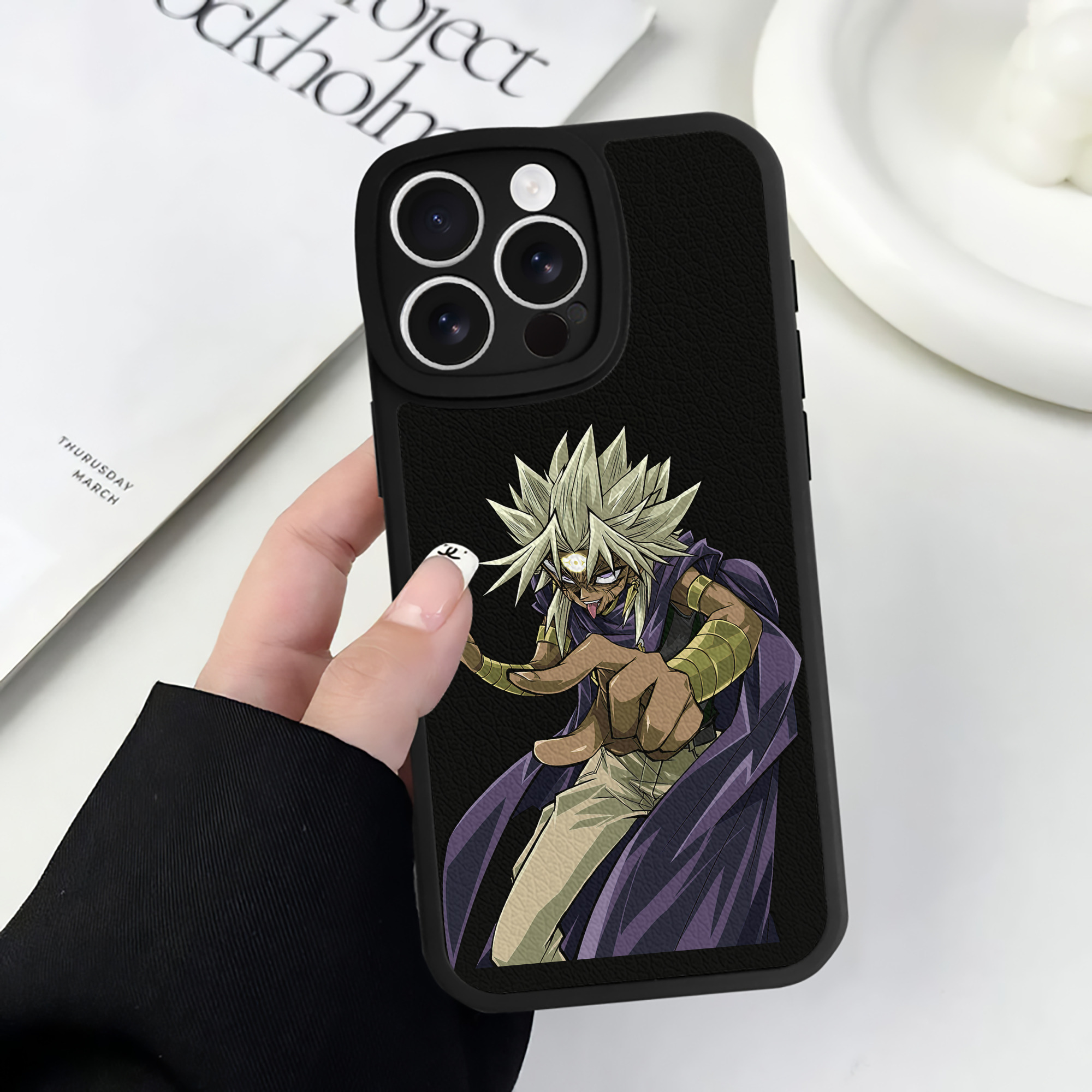 （画像用） 遊☆戯☆王 Yu-Gi-Oh! 【iPhone 16シリーズ対応】シリコンスマホケース（レザー調） 材質：シリコン
